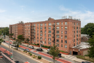 109-15-109-25 Merrick Blvd in Jamaica, NY - Building Photo - Primary Photo