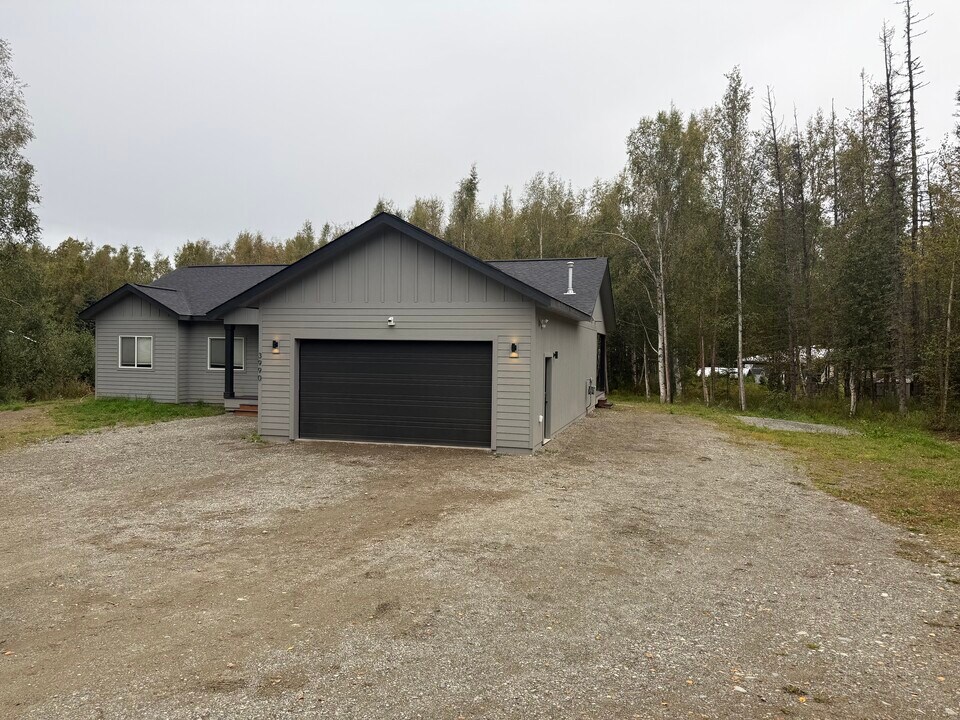 3990 S Birch Cove Dr in Wasilla, AK - Building Photo