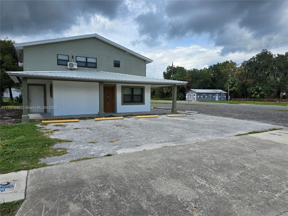 318 N 11th St in Palatka, FL - Foto de edificio