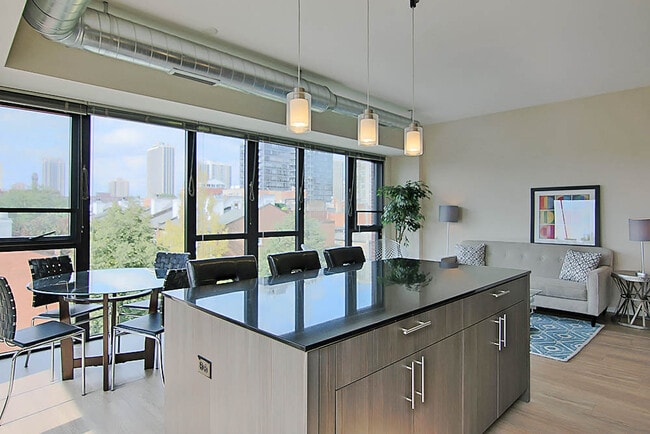 208 W Scott St in Chicago, IL - Building Photo - Building Photo