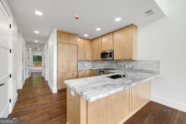 property at 1281 E Main St