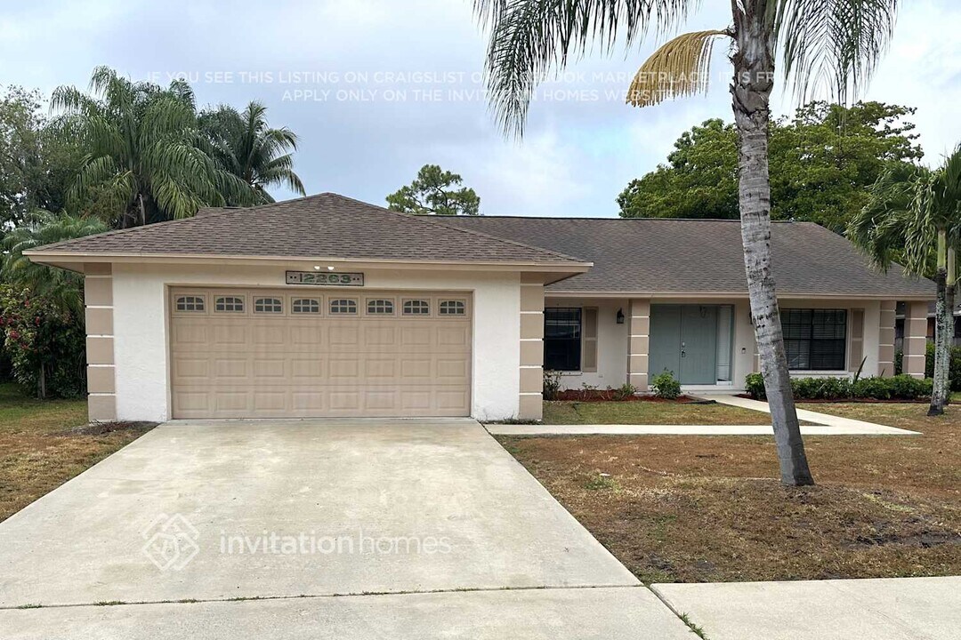 12263 Lacewood Ln in Wellington, FL - Building Photo