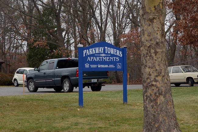 Parkway Tower in East Providence, RI - Building Photo - Building Photo