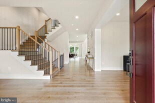 12321 Potomac Hunt Rd in Gaithersburg, MD - Building Photo