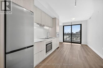 86 Dundas St E in Mississauga, ON - Building Photo - Building Photo
