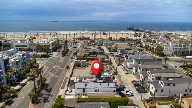 227 1st St in Huntington Beach, CA - Building Photo - Building Photo