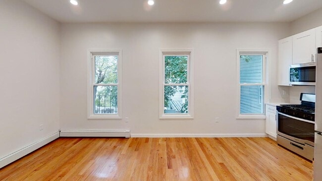 130 Putnam St, Unit 2