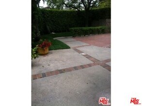 1337 Avenida de Cortez in Los Angeles, CA - Building Photo - Building Photo