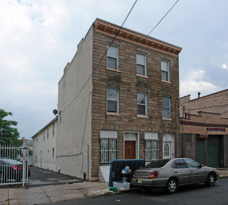 62 Elm St in Newark, NJ - Building Photo