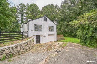1461 Centra Villa Dr SW in Atlanta, GA - Building Photo - Building Photo