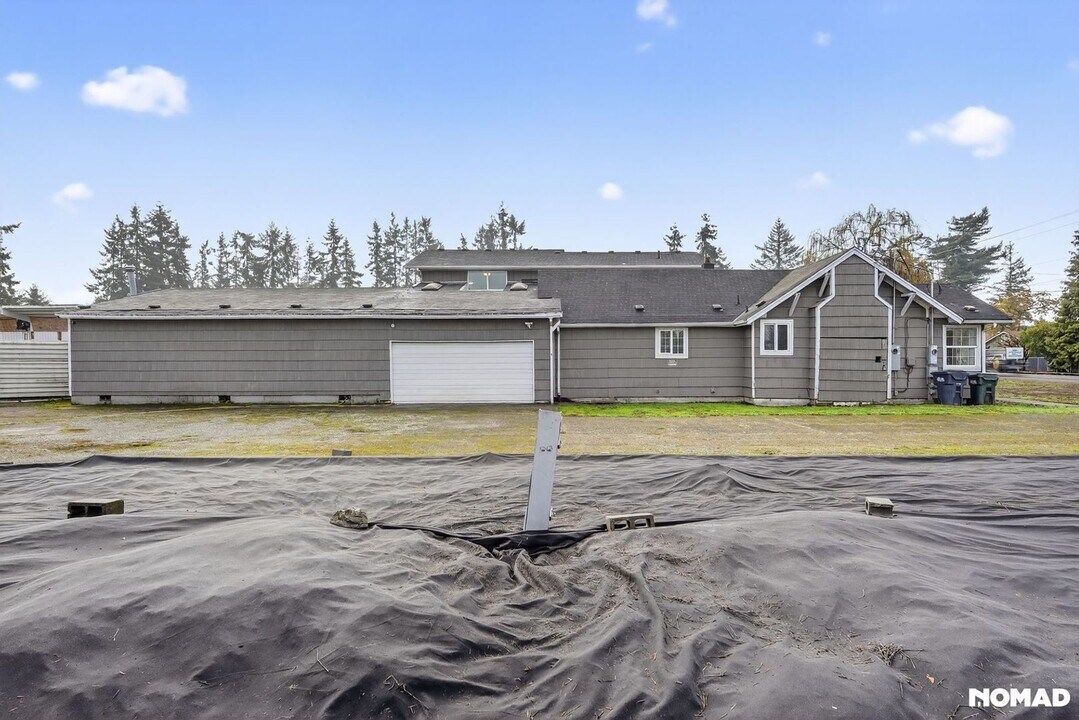 7105 166th Ave E in Sumner, WA - Foto de edificio