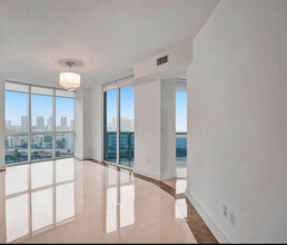 18201 Collins Ave, Unit 1201 in Sunny Isles Beach, FL - Foto de edificio - Building Photo