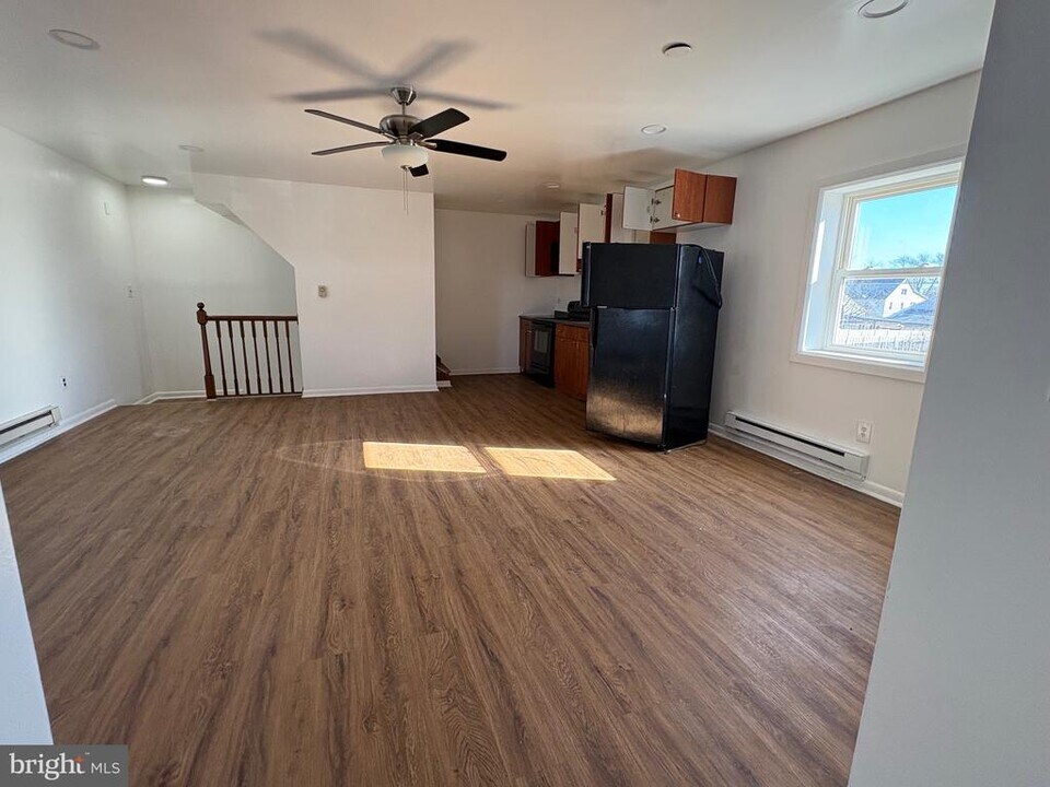 2715 Hammonds Ferry Rd in Baltimore, MD - Building Photo