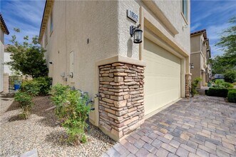 10512 Mann St in Las Vegas, NV - Building Photo - Building Photo
