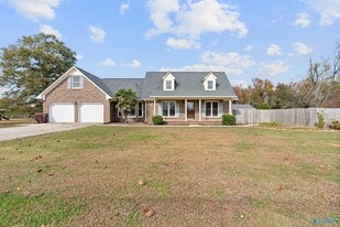 15153 New Cut Rd in Athens, AL - Building Photo