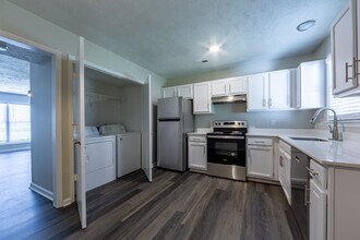 Cape Fear Townhomes in Fayetteville, NC - Foto de edificio - Building Photo