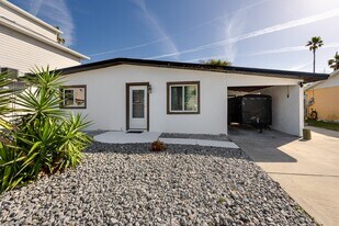 18053 2nd St E in Redington Shores, FL - Building Photo