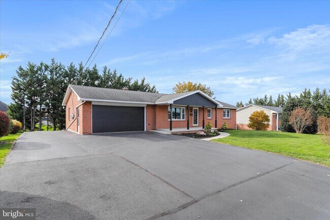 140 Williamson Ave in Greencastle, PA - Building Photo - Building Photo