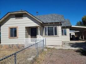 1304 W 8th St in Alturas, CA - Building Photo