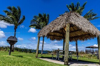 109 Lake Emerald Dr in Oakland Park, FL - Building Photo - Building Photo