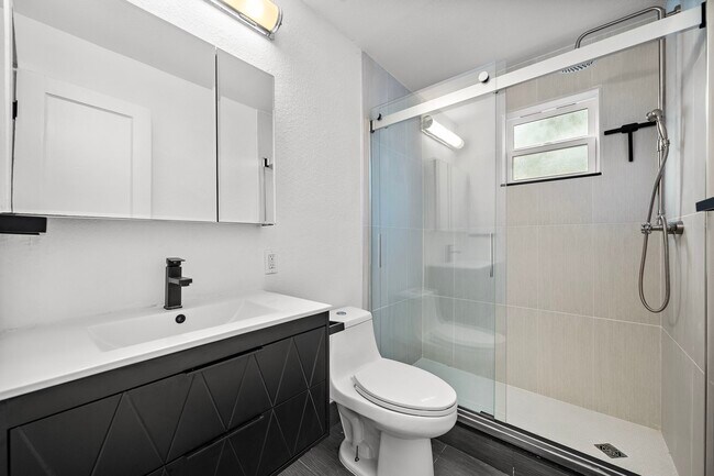 4618 McKinney St in Houston, TX - Building Photo - Building Photo