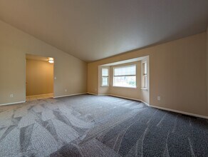 2347 Sony Loop in Eugene, OR - Building Photo - Building Photo