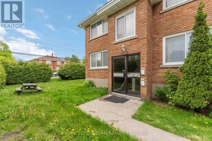 1086 Ave Apolydore in Ottawa, ON - Building Photo