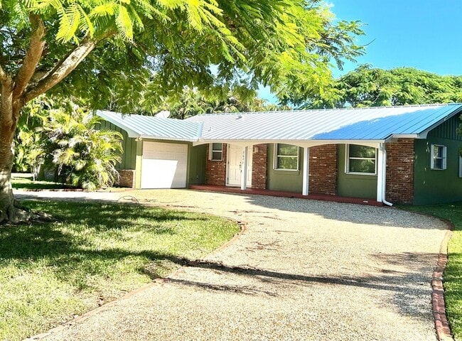 2095 NW Fork Rd in Stuart, FL - Foto de edificio - Building Photo