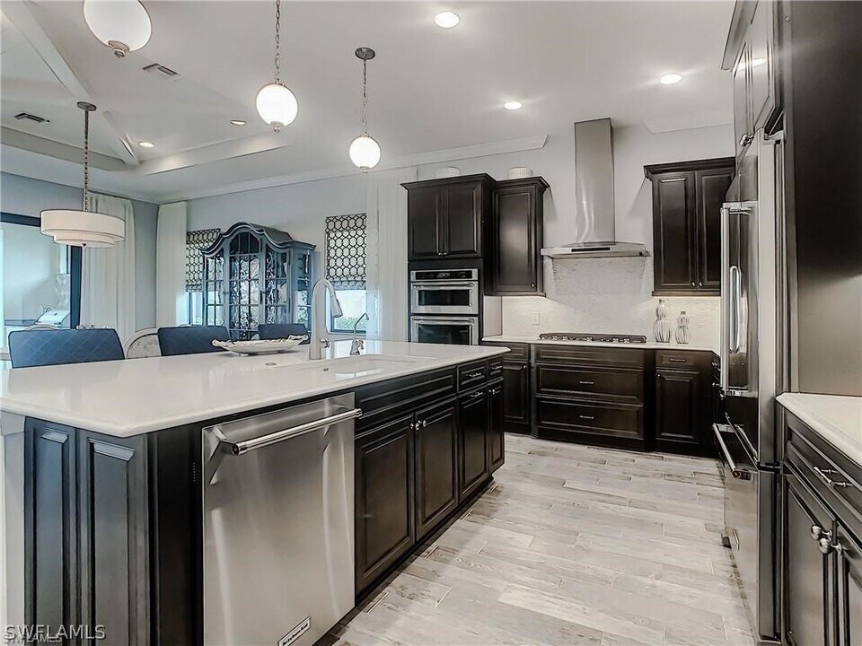 2175 Antigua Ln in Naples, FL - Foto de edificio