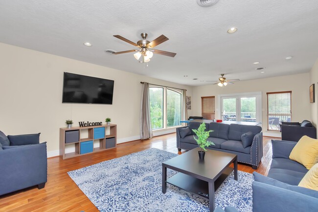 property at 1730 Lakeshore Dr