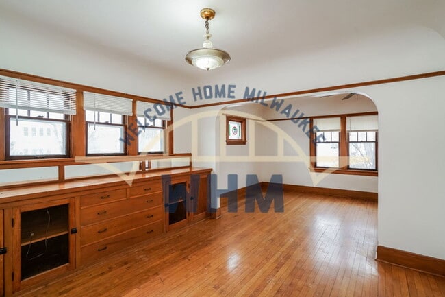 property at 1603 E Hampshire St