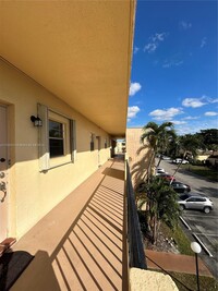 351 Cambridge Rd in Hollywood, FL - Foto de edificio - Building Photo