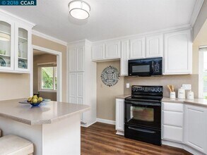 7796 Woodren Ct in Dublin, CA - Building Photo - Building Photo