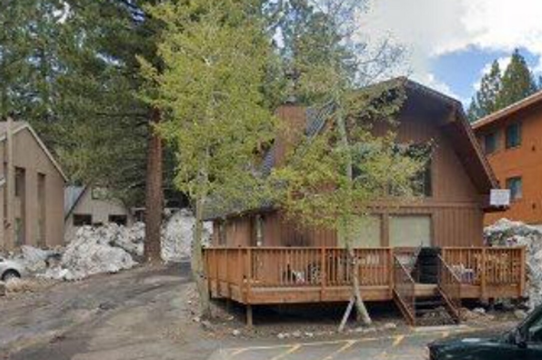 16 Mono St in Mammoth Lakes, CA - Building Photo