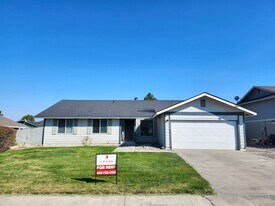 1709 S Rainier Pl in Kennewick, WA - Building Photo