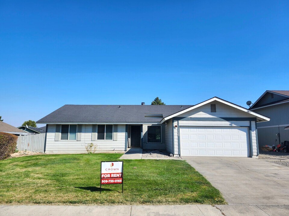 1709 S Rainier Pl in Kennewick, WA - Building Photo