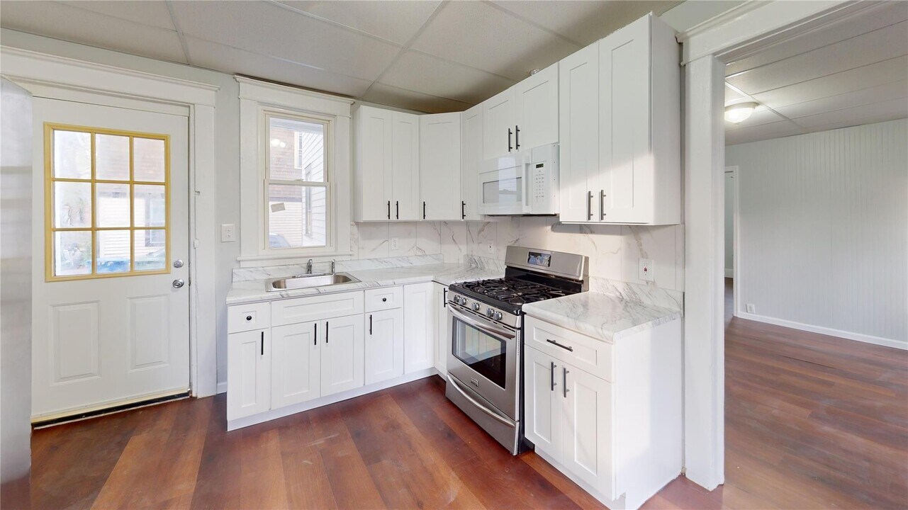 18 Chestnut St in Middletown, NY - Building Photo
