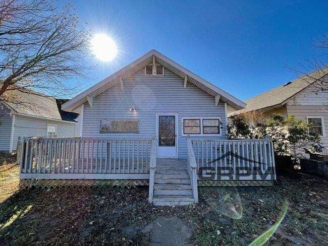 property at 403 E Carpenter St