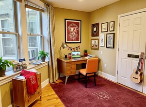 328 Saint Paul St, Unit 3 in Brookline, MA - Building Photo - Building Photo