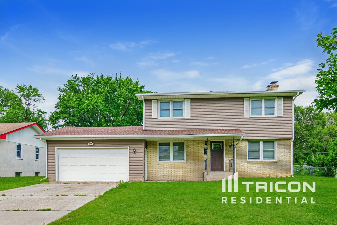 7709 Major Ave N in Minneapolis, MN - Building Photo