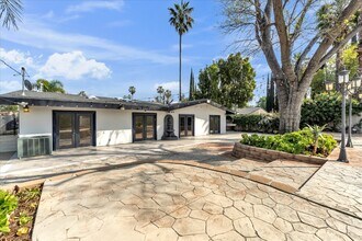 6201 Corbin Ave in Tarzana, CA - Building Photo - Building Photo
