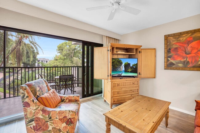 600 Neapolitan Way in Naples, FL - Building Photo - Building Photo