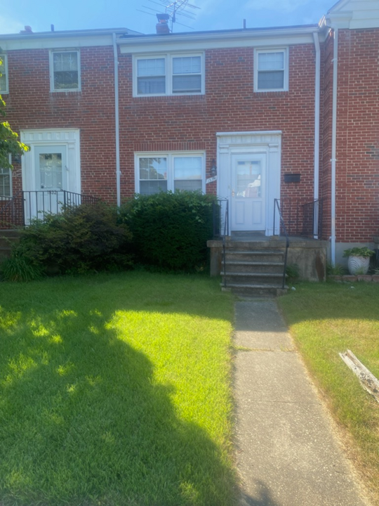 1534 Barrett Rd in Woodlawn, MD - Building Photo