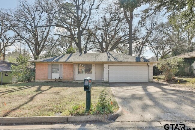 property at 2811 Amy Ln