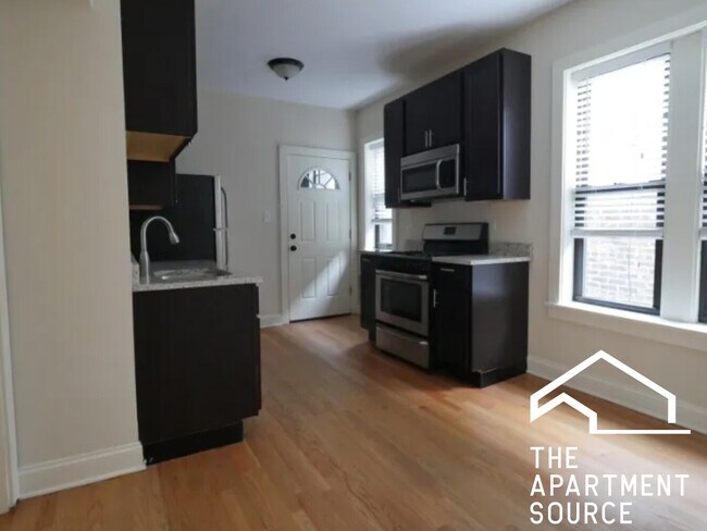 4036 N Ashland Ave, Unit E1 in Chicago, IL - Building Photo - Building Photo