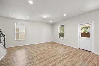 10402 Abana Way in Austin, TX - Building Photo - Building Photo