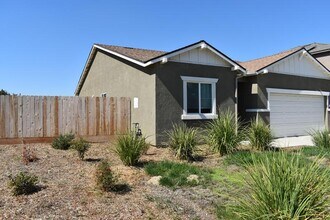 31 Medieval St in Merced, CA - Building Photo - Building Photo