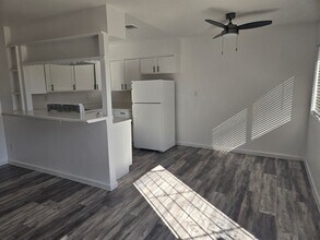 1633 Palm St in Henderson, NV - Building Photo - Building Photo