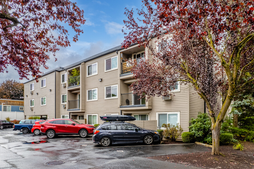 Upper Division Apartments in Portland, OR - Building Photo