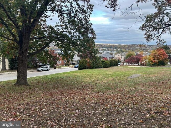 625 Grove St in Bridgeport, PA - Building Photo - Building Photo